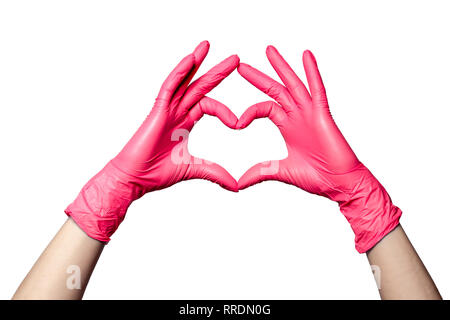 Libre d'une main en caoutchouc latex gants rouge médical pliée en un signe du coeur. Isolé sur fond blanc. Valentine couple couple love Concept Banque D'Images