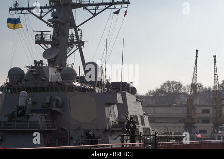 Le destroyer Donald Kook dans le port d'Odessa.(USS Donald Cook (DDG-75) Odessa. L'Ukraine. 2019.02.25. Mer noire. Banque D'Images