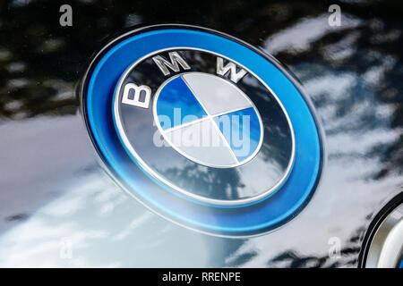 Strasbourg, France - Oct 1, 2017 : Logo sur la voiture électrique BMW Bayerische Motoren Werke AG J1 Banque D'Images