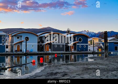 Maisons flottantes, marina de Mosquito Creek, North Vancouver, Colombie-Britannique, Canada Banque D'Images