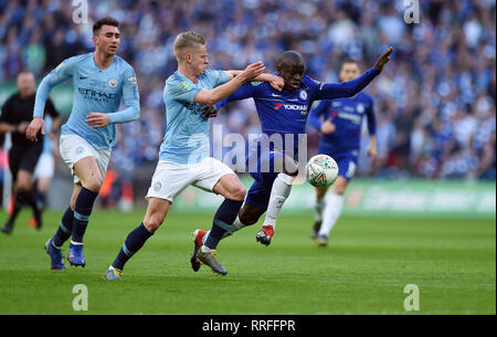 NGOLO KANTE DE CHELSEA est contestée par Oleksandr Zintchenko DE MANCHESTER CITY, CHELSEA V MANCHESTER CITY, CHELSEA V MANCHESTER CITY Banque D'Images