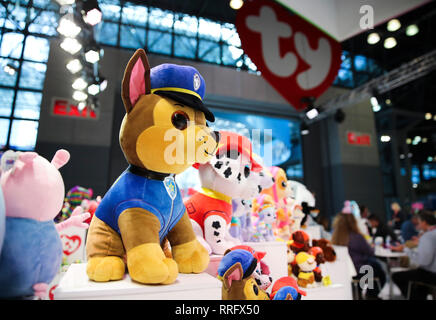 (190226) -- BEIJING, le 26 février 2019 (Xinhua) -- les jouets en peluche sont vus sur le stand de Ty Inc. au cours de la 116e assemblée annuelle du North American International Toy Fair au Jacob K. Javits Convention Center à New York, États-Unis, le 19 février, 2019. (Xinhua/Wang Ying) Banque D'Images