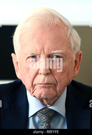 26 février 2019, Bade-Wurtemberg, Heidelberg : Harald zur Hausen, lauréat du Prix Nobel de médecine en 2008 et ancien président du Conseil de la Centre de recherche allemand contre le Cancer (DKFZ), répond aux questions des journalistes à la DKFZ lors d'une conférence de presse sur "nouveaux agents infectieux comme facteurs de risque du cancer". Photo : Uli Deck/dpa Banque D'Images