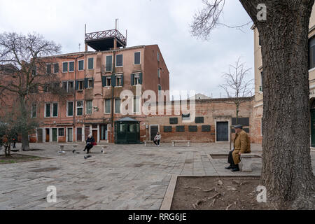 Vue du Campo di Ghetto Nuovo, dans l'ancien ghetto juif de Venise. À partir d'une série de photos de voyage en Italie. Date de la photo : Lundi, Février 11, 201 Banque D'Images