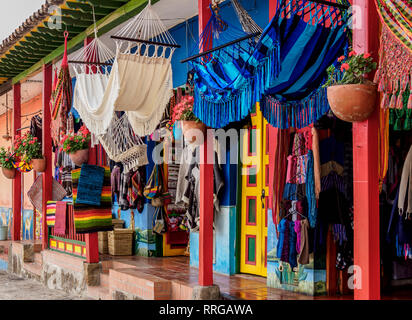 Artisanat à Raquira, Boyaca Ministère, Colombie, Amérique du Sud Banque D'Images