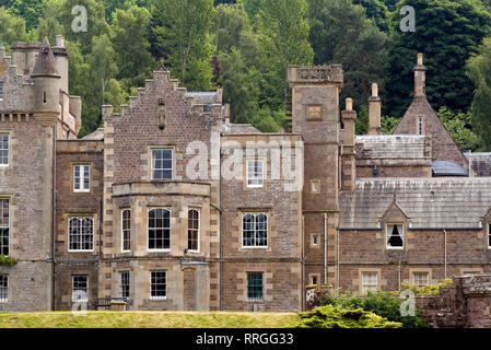 Tourisme culturel : vue panoramique sur Abbotsford House, maison de Walter Scott à Melrose, Scottish Borders, Écosse, Royaume-Uni Banque D'Images