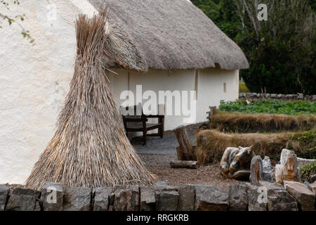 Tourisme culturel: Vue externe du poète Robert Burns Cottage, Alloway, Ayrshire, Écosse, Royaume-Uni Banque D'Images