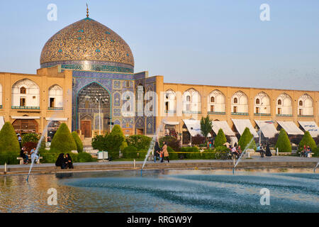 La mosquée de Sheikh Lotfollah, UNESCO World Heritage Site, Place Imam, Isfahan, Iran, Moyen-Orient Banque D'Images