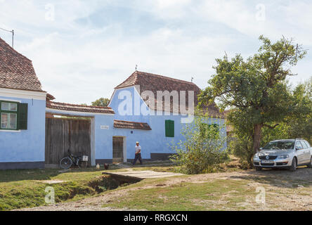 Le Prince Charles' House, une bordure bleu cottage guesthouse dans le petit village de Saxon historique VIscri, Transylvanie, Roumanie Banque D'Images