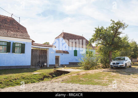 Le Prince Charles' House, une bordure bleu cottage guesthouse dans le petit village de Saxon historique VIscri, Transylvanie, Roumanie Banque D'Images