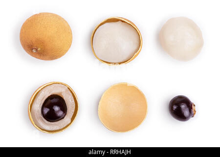 Longanes frais fruits isolés sur fond blanc. Vue d'en haut. Mise à plat Banque D'Images