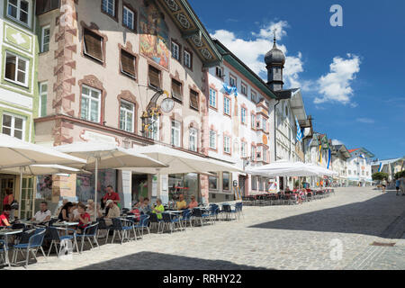 Cafés, zone piétonne, Bad Toelz, Upper Bavaria, Bavaria, Germany, Europe Banque D'Images