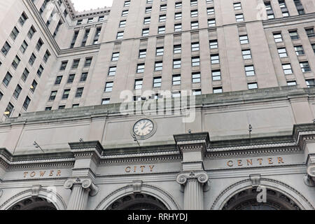 Le monument emblématique terminal Tower de 52 étages, achevé en 1927, était le deuxième bâtiment le plus haut des États-Unis jusqu'en 1964. La propriété a varié. Banque D'Images