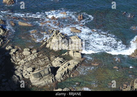 Le spectaculaire littoral ouest de Arrifana, Algarve, Sud du Portugal, Europe Banque D'Images