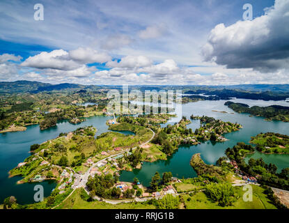 Embalse del Penol, portrait de El Penon de Guatape (Rocher de Guatape), Département d'Antioquia, Colombie, Amérique du Sud Banque D'Images