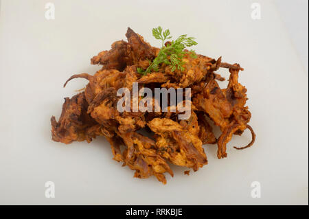 Croustillant de Kanda Bhaji ou Pyaj Pakode ou pakora oignon frit Banque D'Images