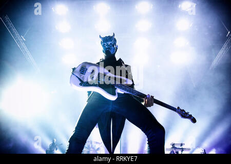 Norvège, Oslo - le 21 février 2019. Le groupe de doom metal suédois Ghost effectue un concert live à Oslo Spektrum d'Oslo. Ici un Nameless Ghoul est vu sur scène. (Photo crédit : Gonzales Photo - Terje Dokken). Banque D'Images