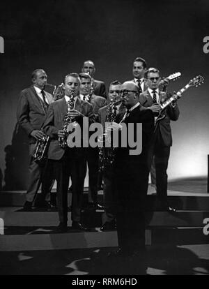 Vaughn, Billy, 12.4.1919 - 26.9.1991, musicien et chanteur américain, pleine longueur, avec son orchestre, d'exécution, 1960, Additional-Rights Clearance-Info-Not-Available- Banque D'Images