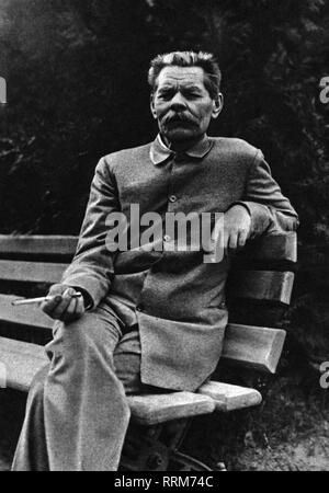Gorky, Maxim, 28.3.1868 - 18.6.1936, l'auteur russe / écrivain, demi-longueur, sur un banc de parc dans le jardin de la datcha dans Morosov, vers 1928, Additional-Rights Clearance-Info-Not-Available- Banque D'Images