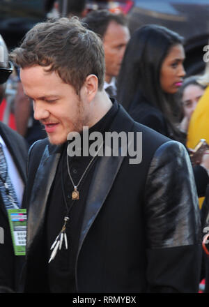 LOS ANGELES, CA - le 24 novembre : la chanteuse Dan Reynolds de Imagine Dragons assiste à l'American Music Awards 2013 le 24 novembre 2013 Nokia Theater à Los Angeles. Vivre à Los Angeles, Californie. Photo de Barry King/Alamy Stock Photo Banque D'Images