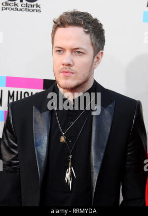 LOS ANGELES, CA - le 24 novembre : la chanteuse Dan Reynolds de Imagine Dragons assiste à l'American Music Awards 2013 le 24 novembre 2013 Nokia Theater à Los Angeles. Vivre à Los Angeles, Californie. Photo de Barry King/Alamy Stock Photo Banque D'Images