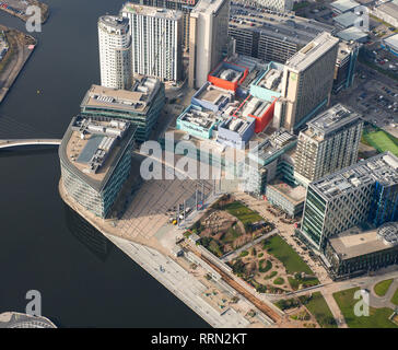 Une vue aérienne de Media City, Salford Quays, Manchester, North West England, UK Banque D'Images