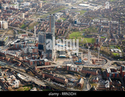 Une vue aérienne de nouvelles tours résidentielles au centre-ville de Manchester, printemps 2018, North West England, UK Banque D'Images