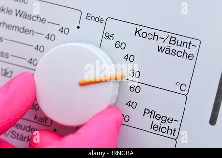 Lave-linge, un bouton de couleur 30 degrés, Klimaanlage, Knopf, Buntwäsche 30 Grad Banque D'Images