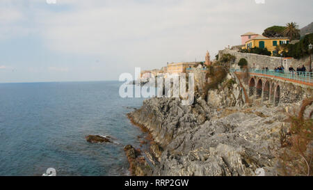 Vue sur la mer ligurienne, calme Gênes Nervi, l'un des plus beaux endroits en Ligurie Banque D'Images