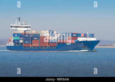 The Small Container Ship, Lisa, En Cours, Au Départ De Southampton, En Route Vers Liverpool, Royaume-Uni. Banque D'Images