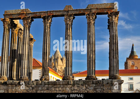 Ruines d'un temple romain au centre ville Banque D'Images