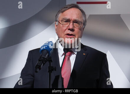 26 février 2019, Bavaria, Munich : Rudolf Mellinghoff, Président de la Cour fédérale des finances, assiste à une conférence de presse. Après des années de procès, la plus haute juridiction financière allemande a refusé le statut non lucratif de l'ATTAC, qui est indispensable de la mondialisation, en raison de son activisme politique quotidien. Photo : Carsten Hoefer/dpa Banque D'Images