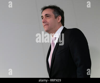 Washington DC, USA. 26 févr. 2019. L'ancien procureur Trump Michael Cohen arrive pour sa comparution devant le Comité du renseignement du Sénat sur la colline du Capitole à Washington, DC, le 26 février 2019. Crédit : Chris Kleponis CNP/MediaPunch MediaPunch /Crédit : Inc/Alamy Live News Banque D'Images