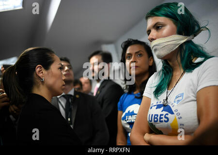 DF - Brasilia - 02/26/2019 - Ministre de l'Éducation - Étudiants promouvoir la démonstration, ce mardi 26 février, au cours d'une audience publique au Sénat avec le ministre de l'éducation, Ricardo Velez Rodriguez, à s'adresser à l'école sans parti et l'idéologie du genre. Photo : Mateus Bonomi / AGIF Banque D'Images