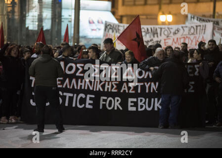 Athènes, Grèce. Feb 26, 2019. De gauche et organisations antiracistes de protestation contre la mort Ebuka. Ebuca Subek Mama, un migrant Nigérian de 34 ans, marié et père de deux enfants, est mort en détention dans l'Omonia de police dans le centre d'Athènes, un poste de police avec une longue histoire de la torture, des mauvais traitements et de décès inexpliqués. Credit : Nikolas Georgiou/ZUMA/Alamy Fil Live News Banque D'Images