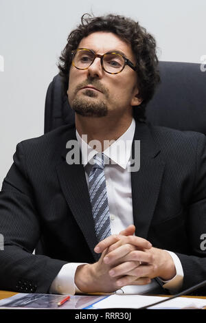 Corigliano Rossano, Italie, 26 février, 2019 - Danilo Toninelli, Ministre des Infrastructures et des Transports, lors du débat sur sa visite à Calabria, Italie. Credit : Alfonso Di Vincenzo/Kontrolab/Alamy Live News Banque D'Images