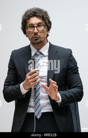 Corigliano Rossano, Italie, 26 février, 2019 - Danilo Toninelli, Ministre des Infrastructures et des Transports, lors du débat sur sa visite à Calabria, Italie. Credit : Alfonso Di Vincenzo/Kontrolab/Alamy Live News Banque D'Images