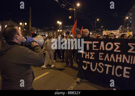 Athènes, Grèce. Feb 26, 2019. De gauche et organisations antiracistes de protestation contre la mort Ebuka. Ebuca Subek Mama, un migrant Nigérian de 34 ans, marié et père de deux enfants, est mort en détention dans l'Omonia de police dans le centre d'Athènes, un poste de police avec une longue histoire de la torture, des mauvais traitements et de décès inexpliqués. Credit : Nikolas Georgiou/ZUMA/Alamy Fil Live News Banque D'Images