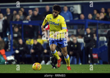Londres, Royaume-Uni. Feb 26, 2019. Tyler Roberts de Leeds United en action. Match de championnat Skybet EFL, Queens Park Rangers v Leeds United à Loftus Road Stadium à Londres le mardi 26 février 2019. Ce droit ne peut être utilisé qu'à des fins rédactionnelles. Usage éditorial uniquement, licence requise pour un usage commercial. Aucune utilisation de pari, de jeux ou d'un seul club/ligue/dvd publications. pic par Steffan Bowen/Andrew Orchard la photographie de sport/Alamy live news Crédit : Andrew Orchard la photographie de sport/Alamy Live News Banque D'Images