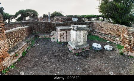 Le prix du culte de l'autel des jumeaux avec l'autel en marbre gravé de la découverte de Romulus et Remus, fondateurs de Rome Banque D'Images