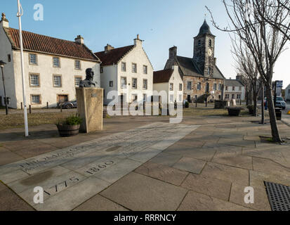 Le Mercat Cross dans un village historique de Culross, Fife, en Écosse. Banque D'Images