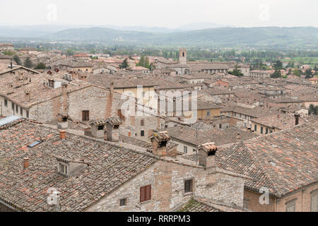 Carrelage médiéval panorama des toits à Gubbio, Ombrie, Italie Banque D'Images