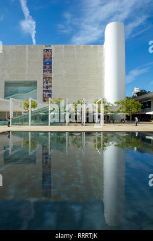 La fontaine en face du théâtre Habima, le théâtre national, la place HaBima, Tel Aviv, Israël Banque D'Images