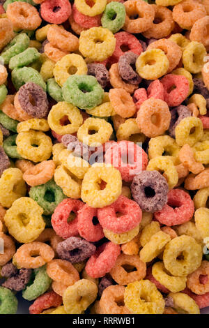 Close-up of fruit loop anneaux de céréales Banque D'Images