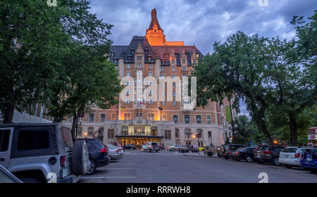 Hôtel Delta Bessborough historique le 2 juillet 2016 à Saskatoon, Saskatchewan, Canada. Soleil qui frappe la tour centrale de l'hôtel Bessborough, un quatre Banque D'Images