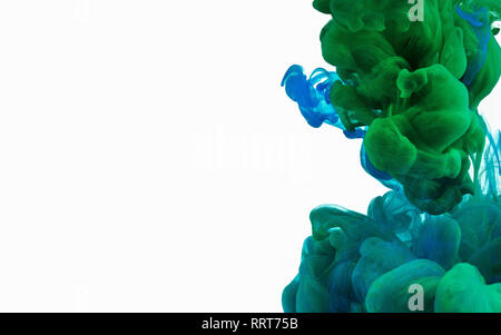 Vert et bleu dans l'eau d'encre mixtture Banque D'Images