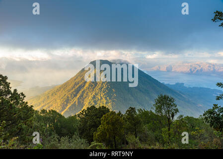 Paysage Paysages volcan autour du lac Atitlan dans les hautes terres du Guatemala Banque D'Images