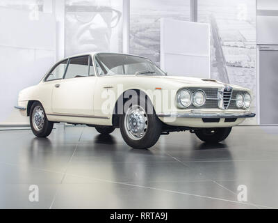 ARESE, ITALIE - 13 février 2019 : 1962 Alfa Romeo 2600 Sprint dans l'Alfa Romeo Museum (Museo Storico Alfa Romeo) Banque D'Images