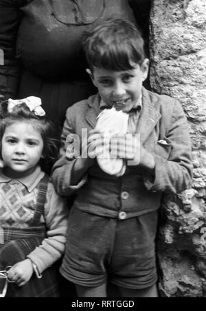 Voyage à Rome - Italie en 1950 - les enfants à Rome. Photo Erich Andres Banque D'Images