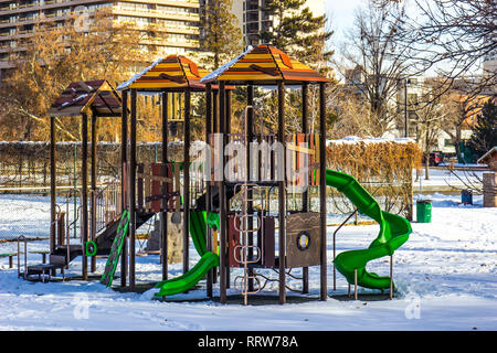 Du matériel de jeux pour les enfants en hiver Banque D'Images